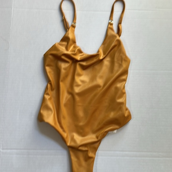 New GUESS Elegant Yellow One-Piece Swimsuit - Picture 6 of 9